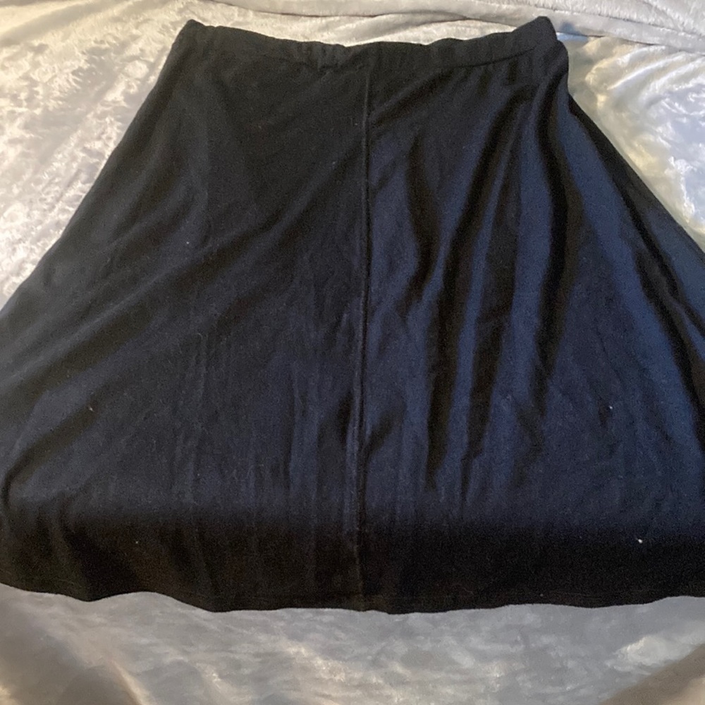 Black flowy knee length skirt size small